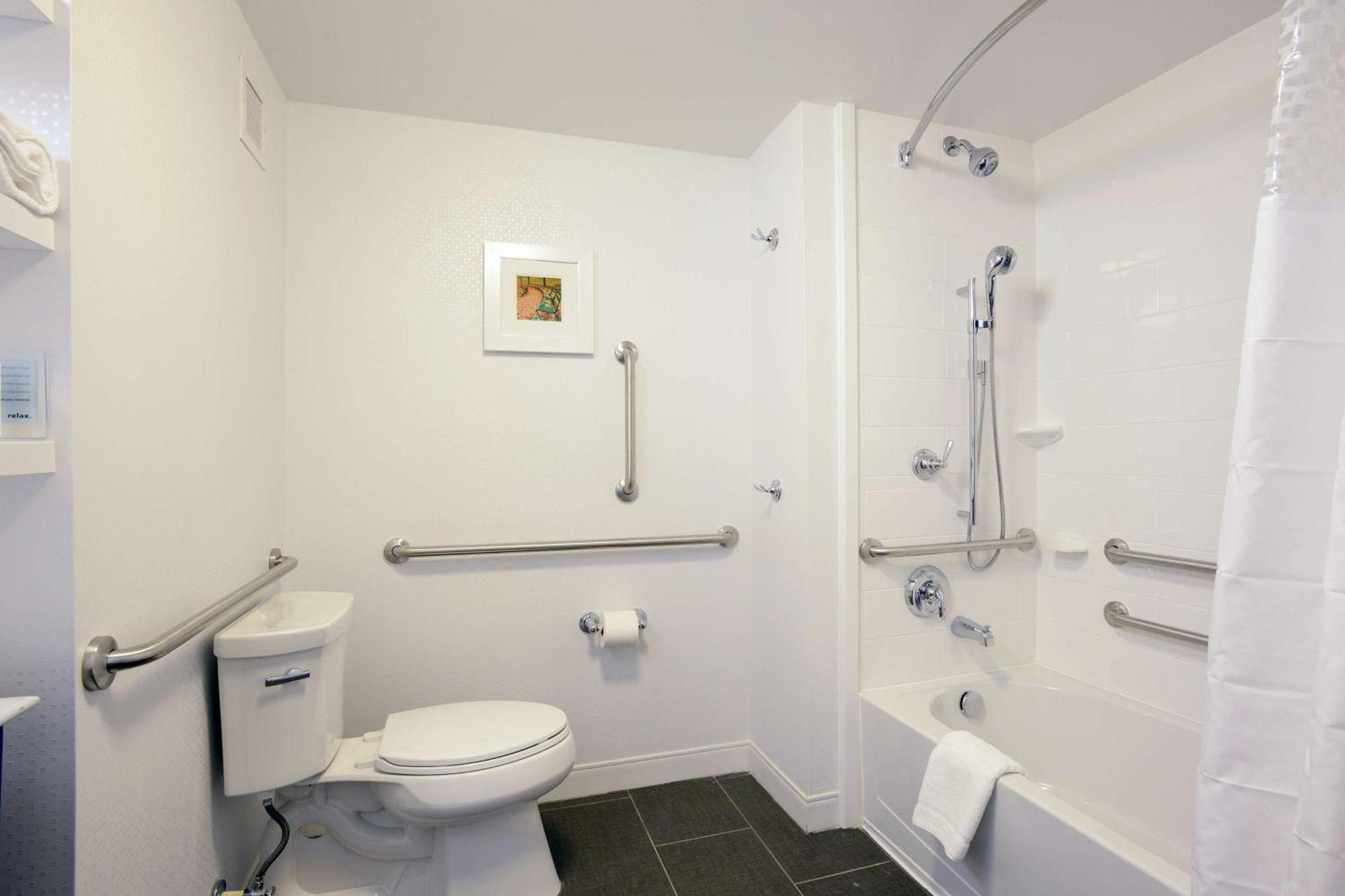 Hampton & - Cincinnati/kenwood, Oh 3* Silverton